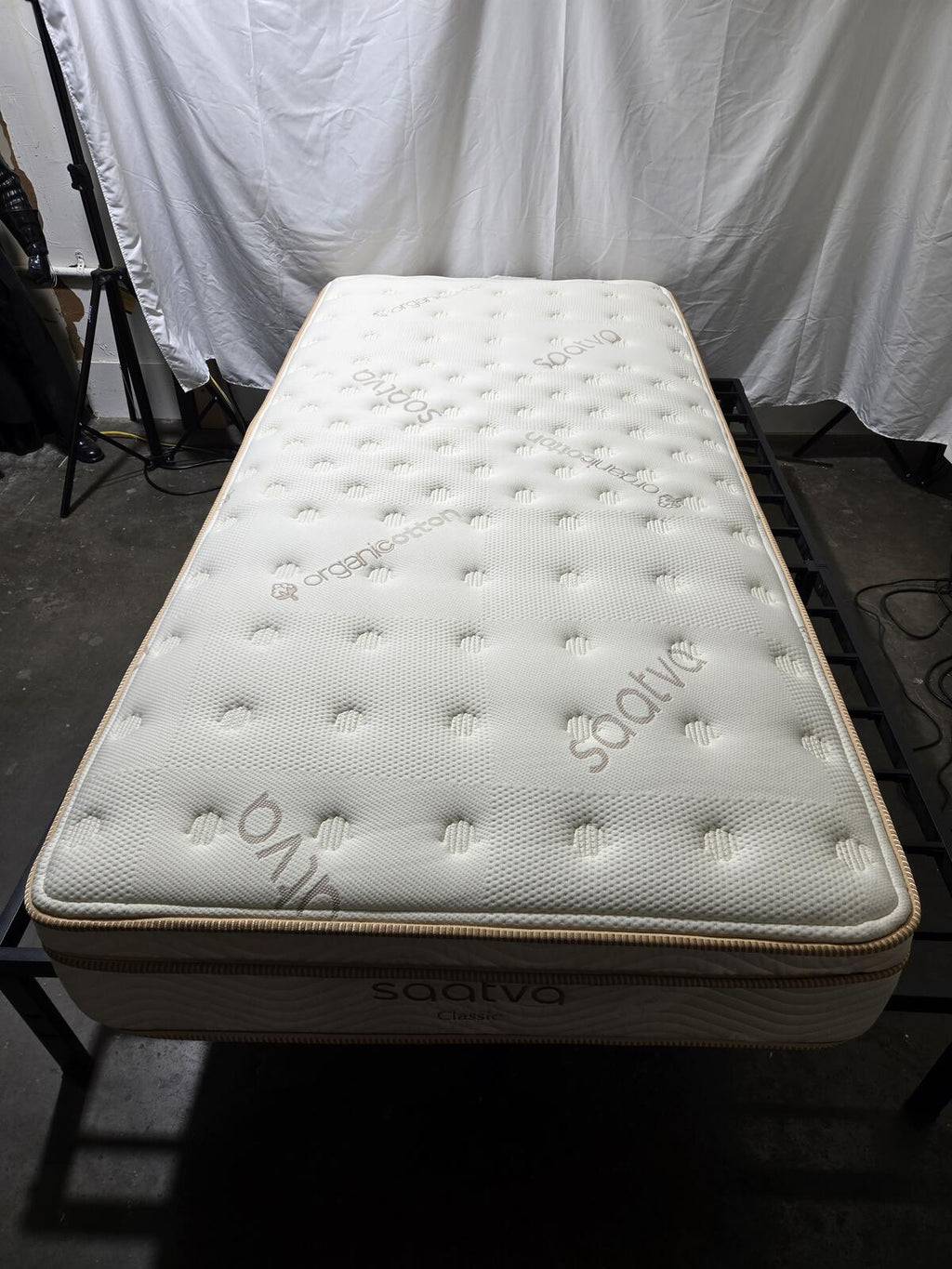 Saatva Classic 11.5" Twin XL mattress, Plush OR Firm, Like New Condition - PDX Furnish