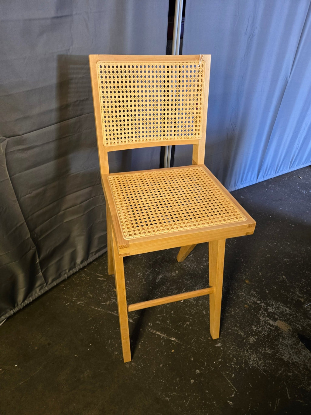Safavieh Bar Stool with white seat cushion - PDX Furnish
