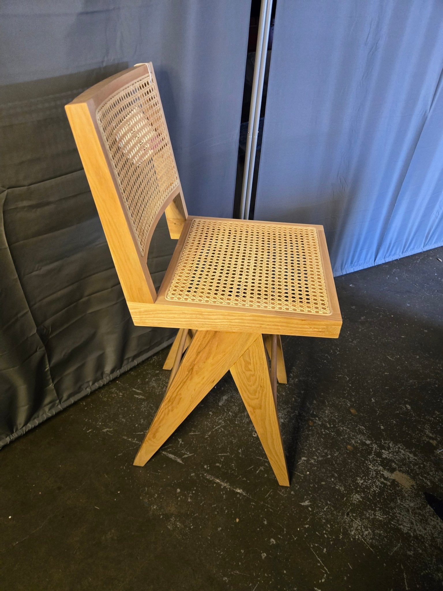 Safavieh Bar Stool with white seat cushion - PDX Furnish